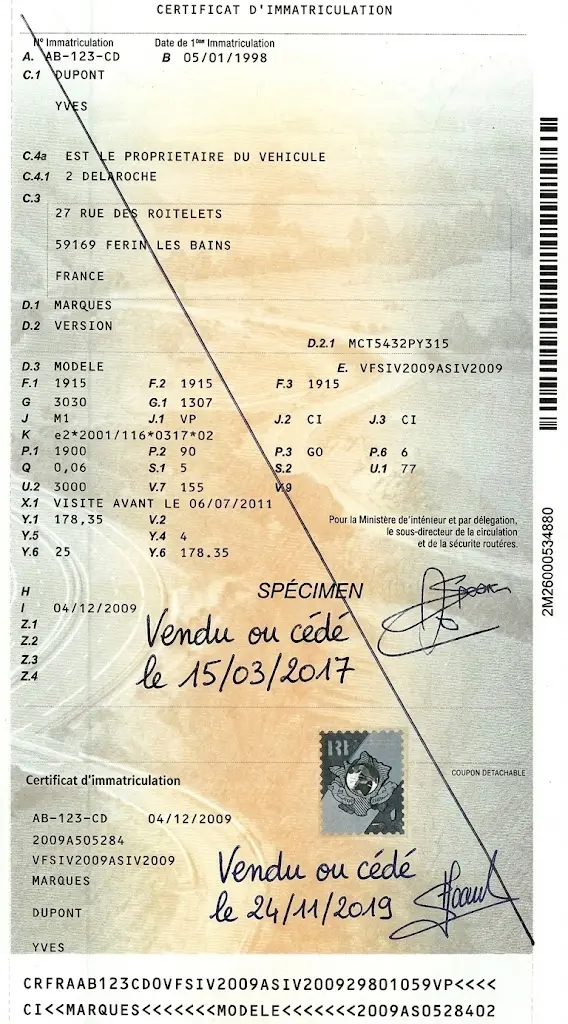 Exemple d'une carte grise invalide car barrée deux fois avec deux dates de cession et deux signatures différentes, entraînant un refus de dossier.