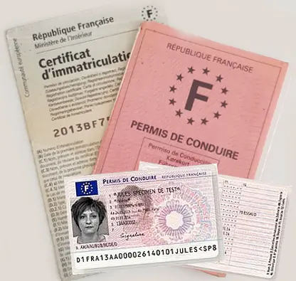 Permis de conduire format carte bancaire obligatoire pour les démarches d'immatriculation.